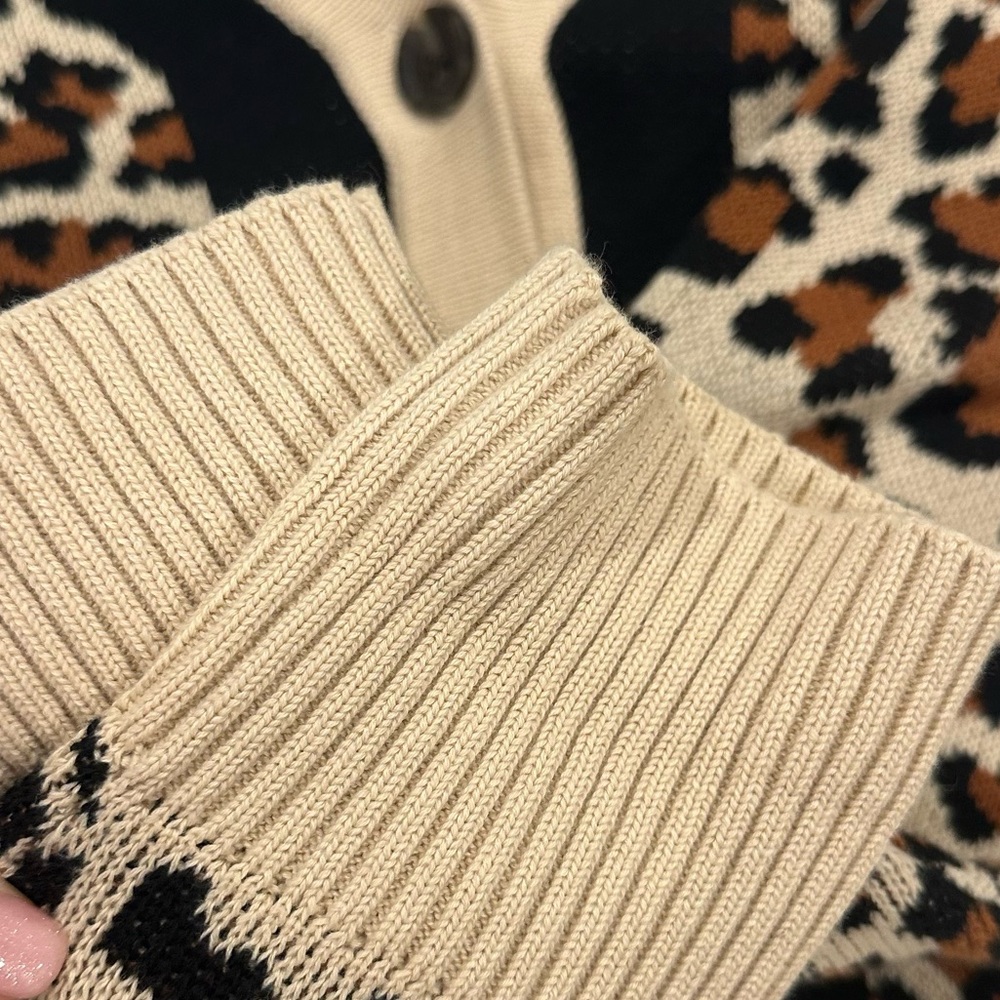 CAbi Cream and Black Leopard Print Cardigan Sweater Sz M - Picture 7 of 10